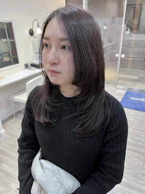 大人の余裕が静かに香るミディアムレイヤー