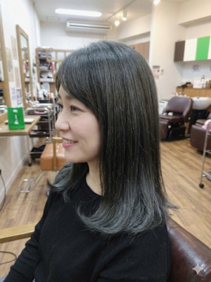 アッシュグレー系白髪ぼかしカラー