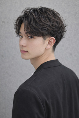毛流れハンサムショートセンターパートメンズ黒髪爽やか
