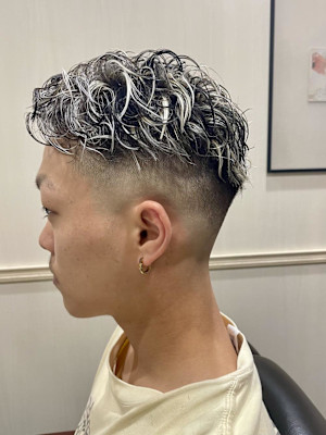 スキンフェードパーマスタイル