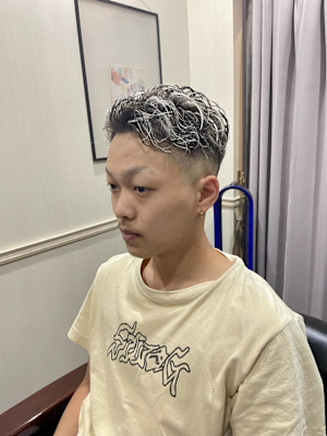 スキンフェードパーマスタイル