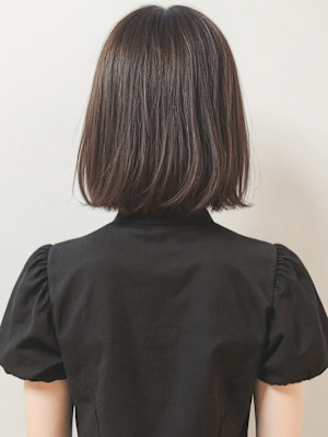 グレージュ×内巻きワンカールショートボブ透明感カラーp1