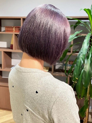 バイオレットカラー ブリーチダブルカラー 丸みボブ 髪質改善