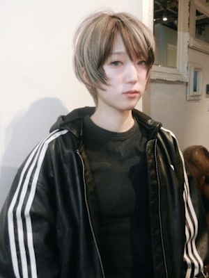 ショートウルフ  レイヤーショート デザインカラー