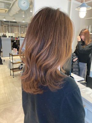 抜け感たっぷりセミロングレイヤ-オレンジベージュ赤羽美容室