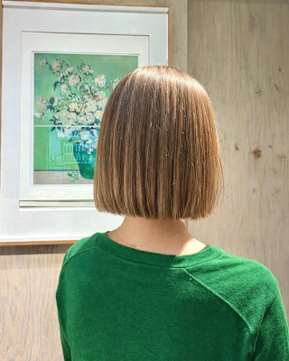 切りっぱなしボブ 小顔ミニボブ 艶ベージュ まとまるボブ 
