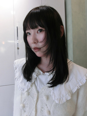 シースルーバング×顔周りレイヤーミディ