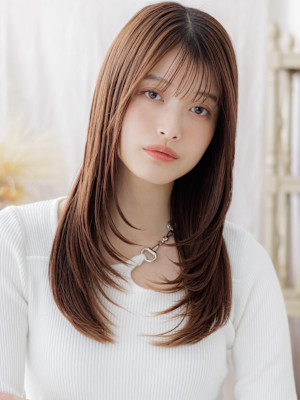 ウォームベージュ顔回りレイヤーストレート　シャギーカット