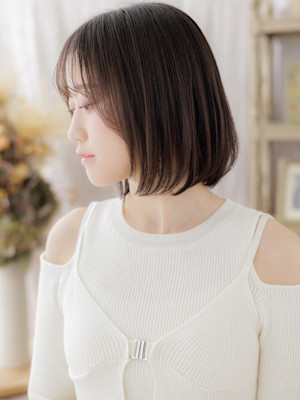 透けバング前下がり切りっぱなし黒髪ミニボブ　レイヤーボブ