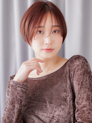 透明感ピンクベージュ ブリーチなしクールショート20代30代