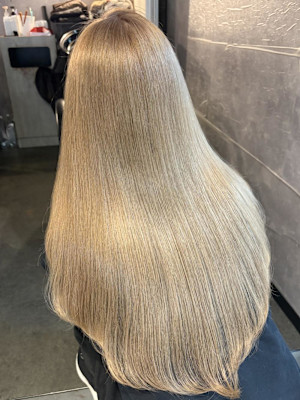 《鈴木茉奈》ホワイトベージュ/ダブルブリーチ/大宮