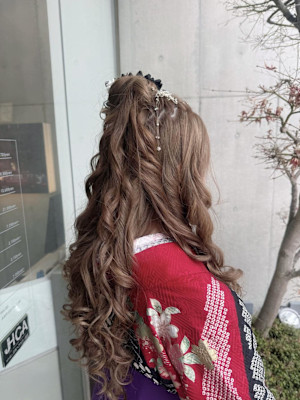 個性派クルクルハーフアップ