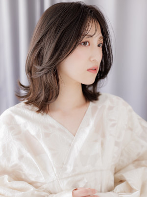 ダークアッシュくびれミディアムハイレイヤーウルフ30代40代