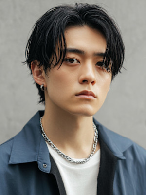 センターパートマッシュヘア 韓国ヘア ニュアンスパーマ 