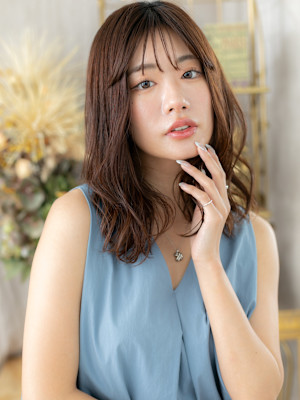 くびれミディアムレイヤーローライトカラー　ダークアッシュb