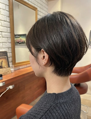 耳掛けで魅せる大人可愛いマッシュ【181スタイル】