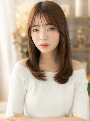 大人フェミニン顔まわりレイヤー艶髪セミディ　ミルクブラウンb