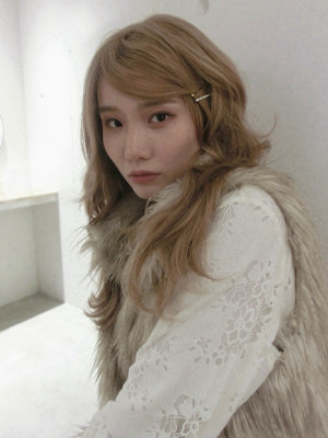 ミルクベージュ×ゆるウェーブレイヤー