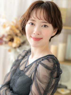 個性的シースルーぱっつん前髪フェミニンボブ　ダークブラウンb