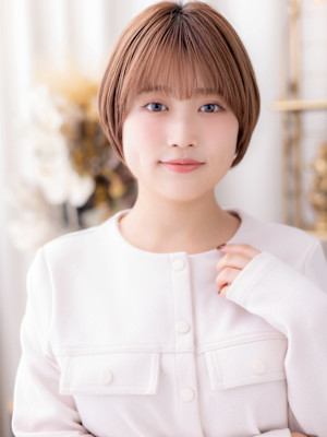 ツヤ感ローズベージュ小顔コンパクトショート　ミルクブラウン