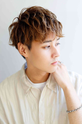 【30代】メンズ×ハイトーンカラー