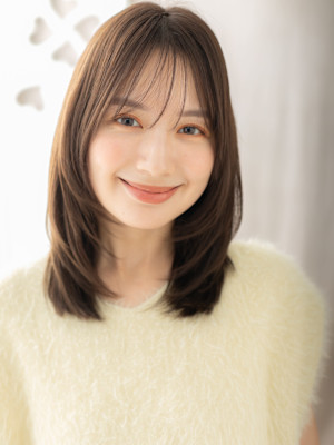 ダークグレージュシャギーカットミディアムレイヤー30代40代