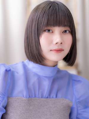 黒髪姫カット切りっぱなしミニボブレイヤー　ダークグレー