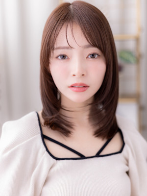 顔周りカット小顔ミディアムレイヤーウルフ　シャギーカット