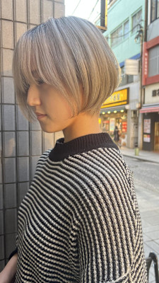 透明感ハイトーン×コンパクトショートボブ