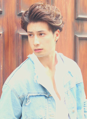 リバースセンターパート刈り上げセンターパートサーフカール