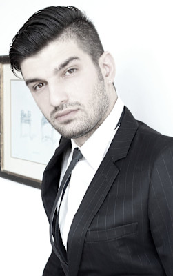 刈り上げセンターパートサーフカールフェザーパーママレットヘア