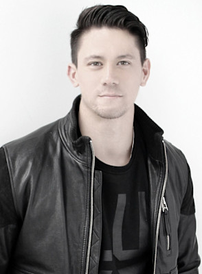 刈り上げセンターパートサーフカールフェザーパーママレットヘア