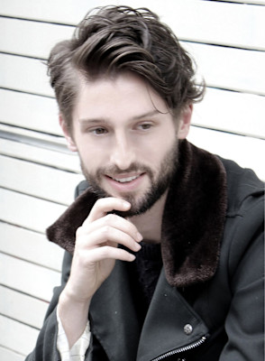 リバースセンターパート刈り上げセンターパートサーフカール