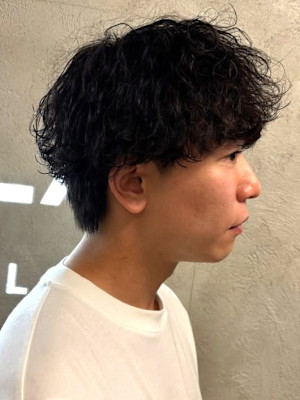 ツーブロックマッシュ 黒髪ショート 束感 カジュアル 20代