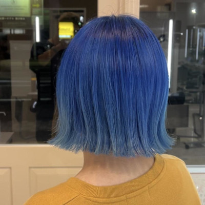 推しカラーにも◎ブルーとボブ