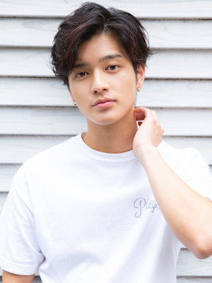 ナチュラルウェービーアップバングショート