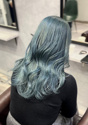 個性派カラー×ターコイズ