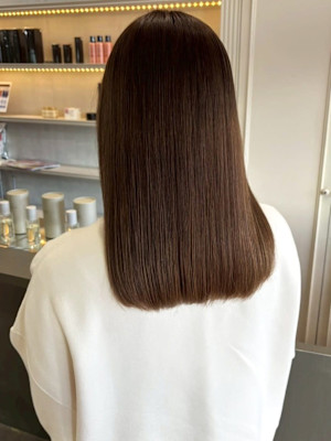 ミルクティーグレージュ 髪質改善カラー セミロング 艶カラー