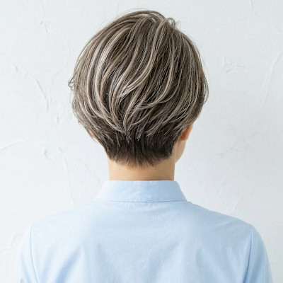 【50代】白髪をデザイン化！洗練ハンサムショート
