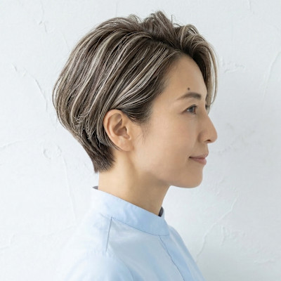 【50代】白髪をデザイン化！洗練ハンサムショート