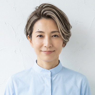 【50代】白髪をデザイン化！洗練ハンサムショート