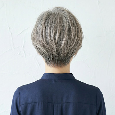 【白髪活かし】プラチナバレイヤージュの大人の都会的ショート