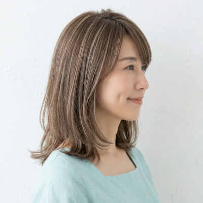 都会的ロブ×白髪ぼかしハイライトで叶える大人世代の多幸感艶髪