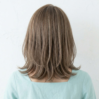 都会的ロブ×白髪ぼかしハイライトで叶える大人世代の多幸感艶髪