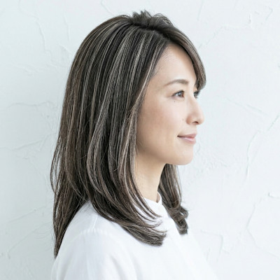 白髪ぼかし＆小顔かき上げミディアム・グレージュ