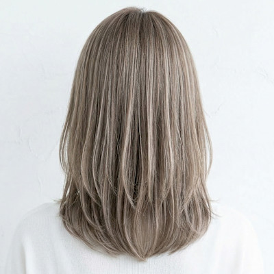 ツヤ感外ハネ×ベビーライトのグレージュミディアム