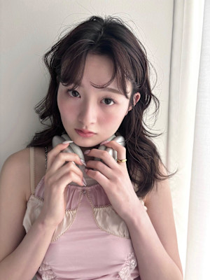 フェザーバング × ナチュラルレイヤーミディ