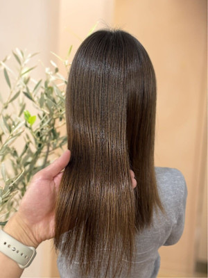 MOGOオリジナルの髪質改善トリートメント×縮毛矯正