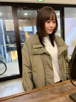 レイヤーカット　ブラウンベージュ　透明感カラー