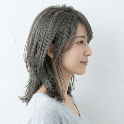 30代40代必見！大人グレージュ×外ハネレイヤーミディアム